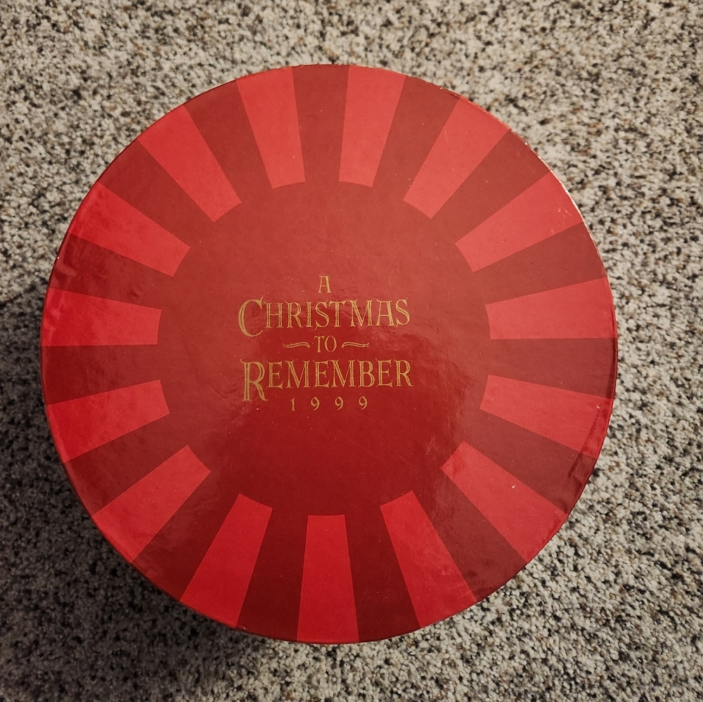 Vintage 1999 A Christmas to Remember Disney Ornament Set